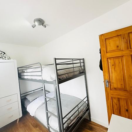 Beautiful Home In London With Easy Access To Central London Sutton  Esterno foto