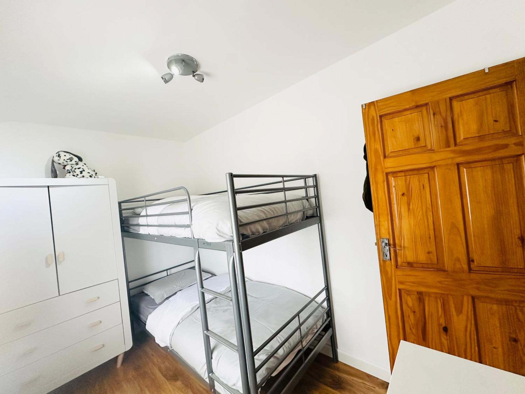 Beautiful Home In London With Easy Access To Central London Sutton  Esterno foto