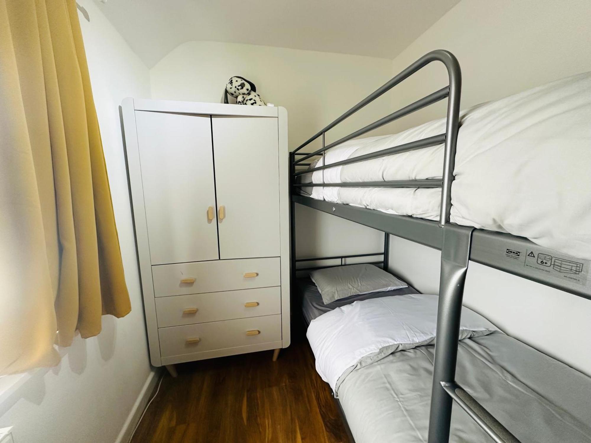 Beautiful Home In London With Easy Access To Central London Sutton  Esterno foto