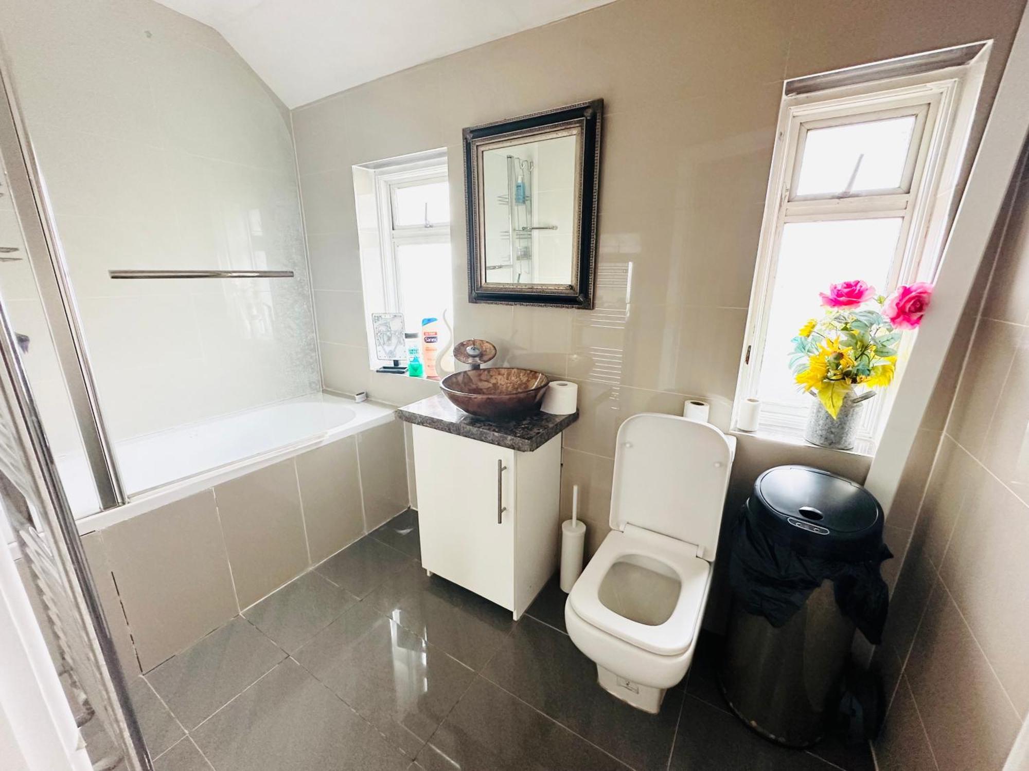 Beautiful Home In London With Easy Access To Central London Sutton  Esterno foto