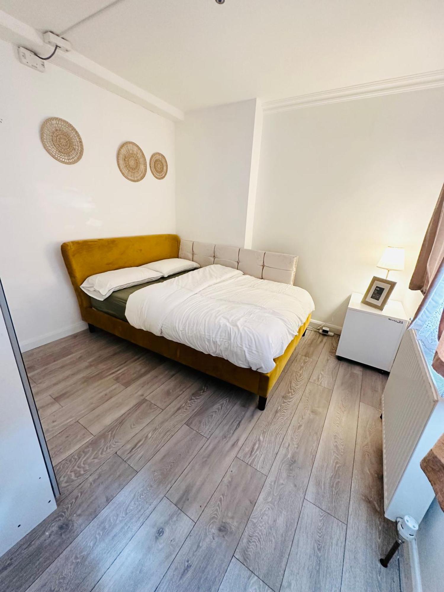 Beautiful Home In London With Easy Access To Central London Sutton  Esterno foto