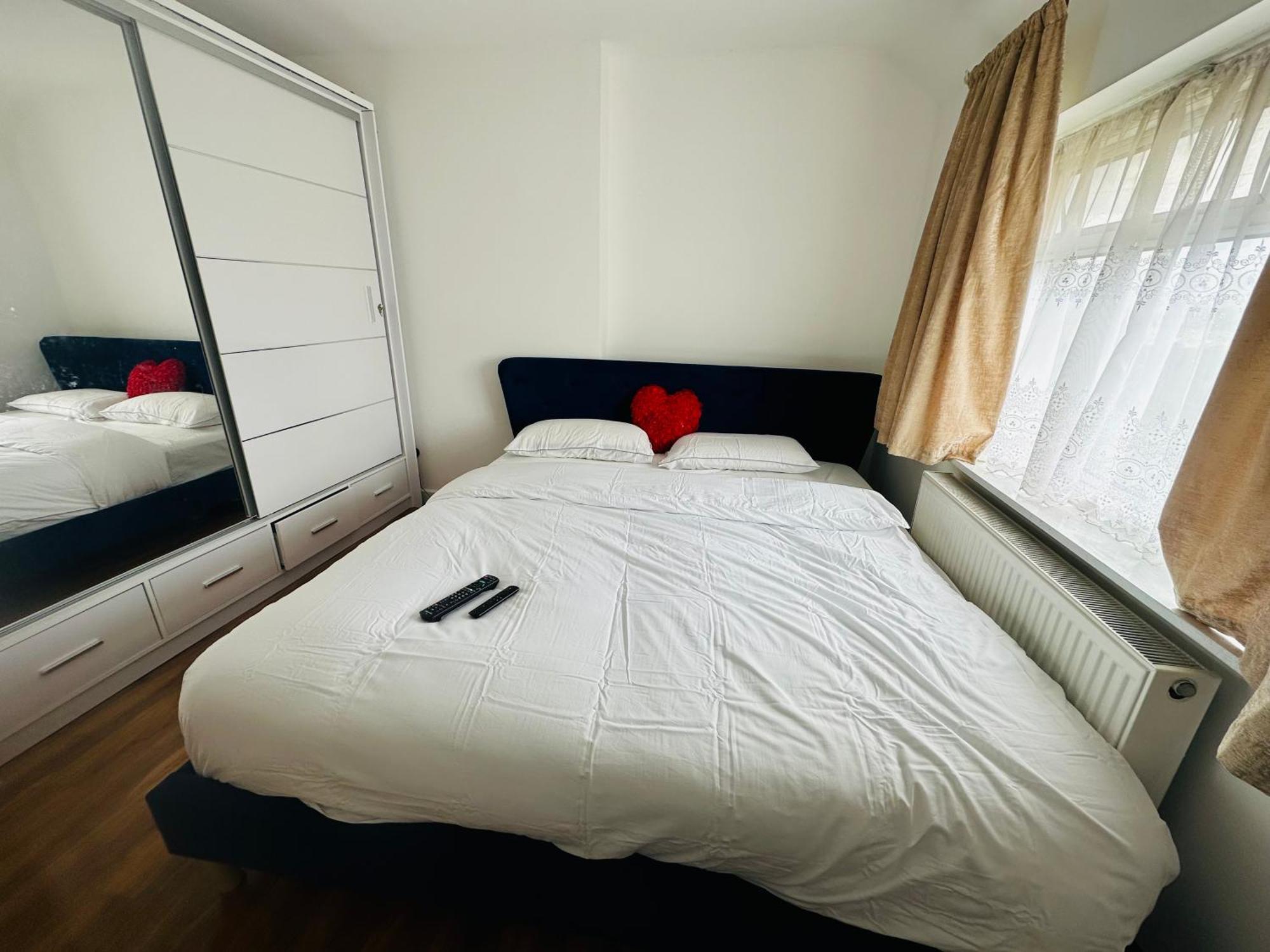 Beautiful Home In London With Easy Access To Central London Sutton  Esterno foto