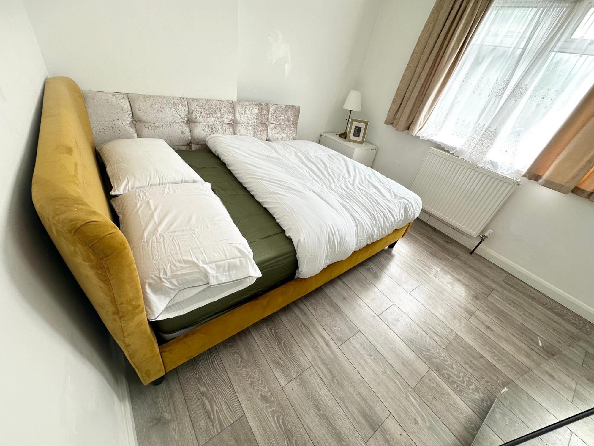 Beautiful Home In London With Easy Access To Central London Sutton  Esterno foto