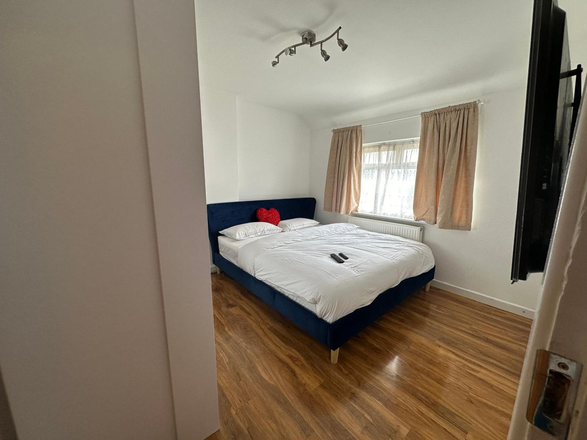 Beautiful Home In London With Easy Access To Central London Sutton  Esterno foto