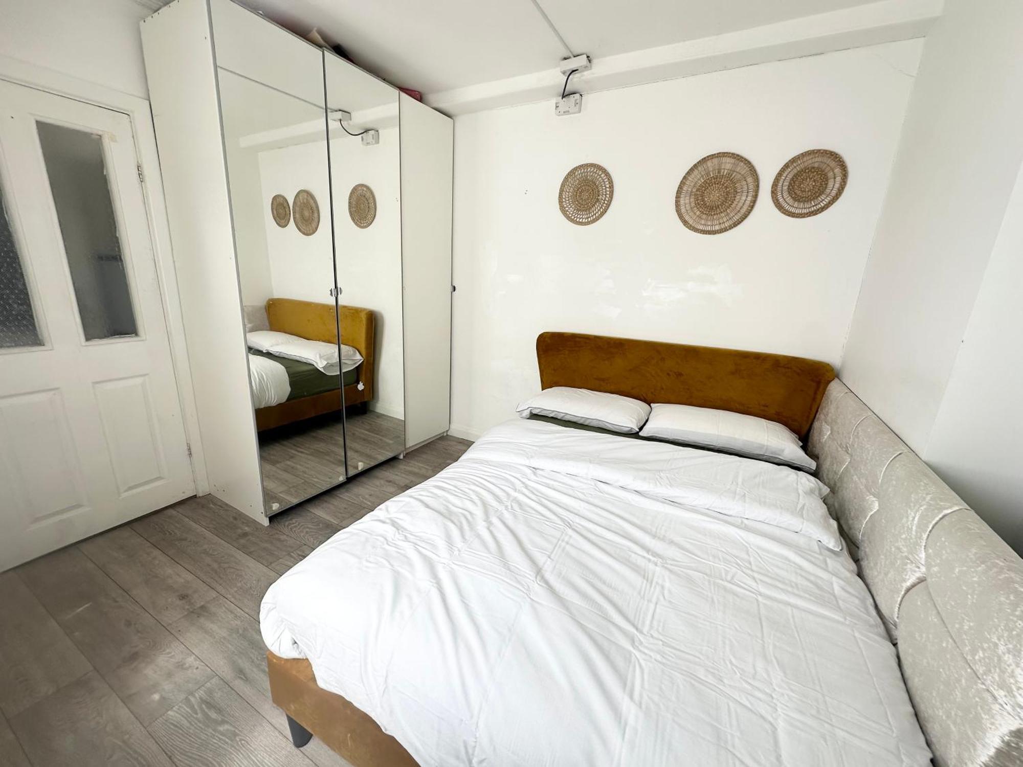 Beautiful Home In London With Easy Access To Central London Sutton  Esterno foto