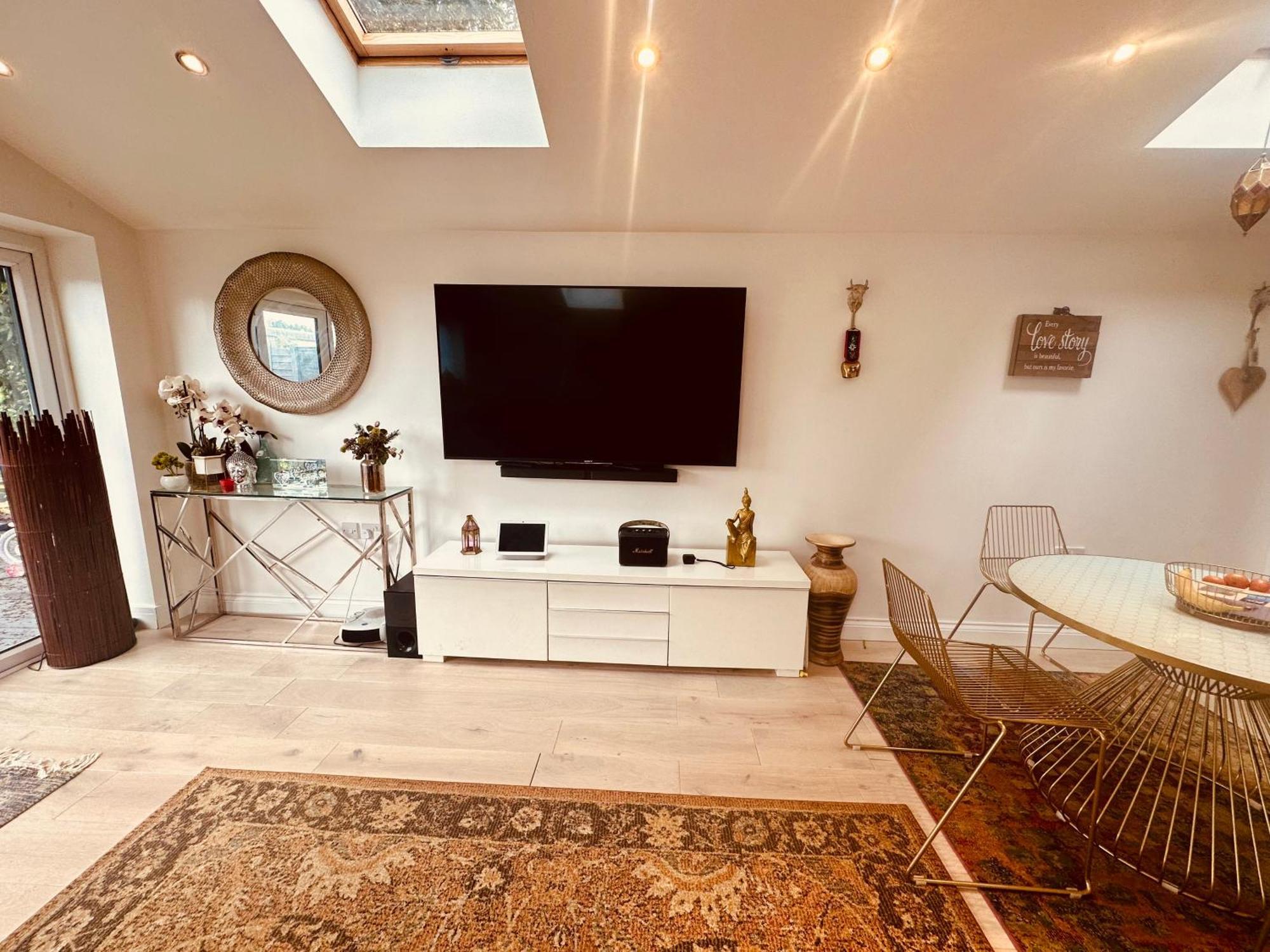 Beautiful Home In London With Easy Access To Central London Sutton  Esterno foto